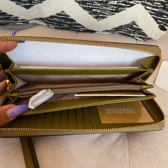 Michael Kors Jet Set Pistachio Green Travel Continental Leather Wallet - Picture 5 of 13